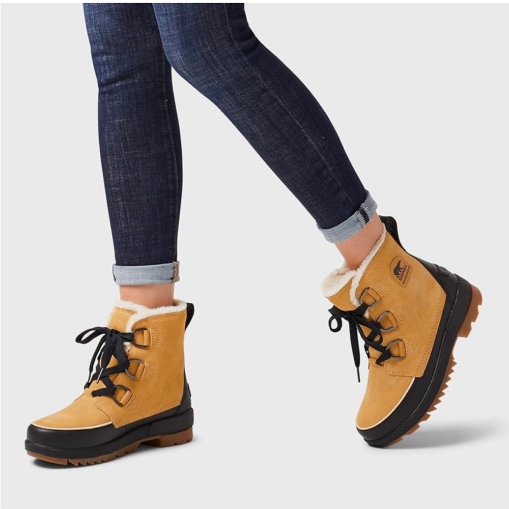 New! Never worn! Sorel Tivoli IV winter boots. Waterproof
